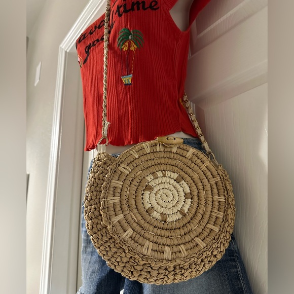 🌻🌴Bohemian Circular Straw Crossbody Bag! - Picture 3 of 10